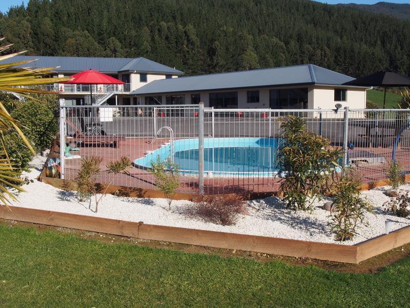 Linkwater Motel And Backpackers Экстерьер фото