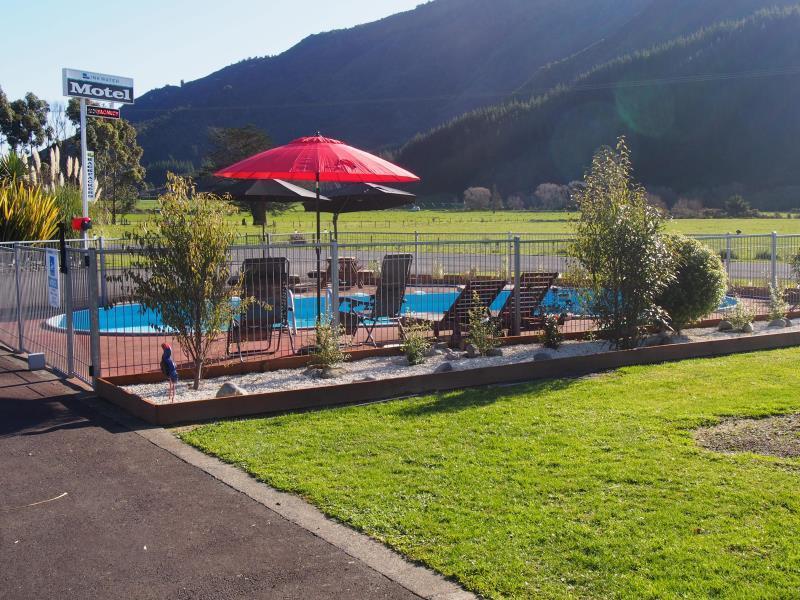 Linkwater Motel And Backpackers Экстерьер фото