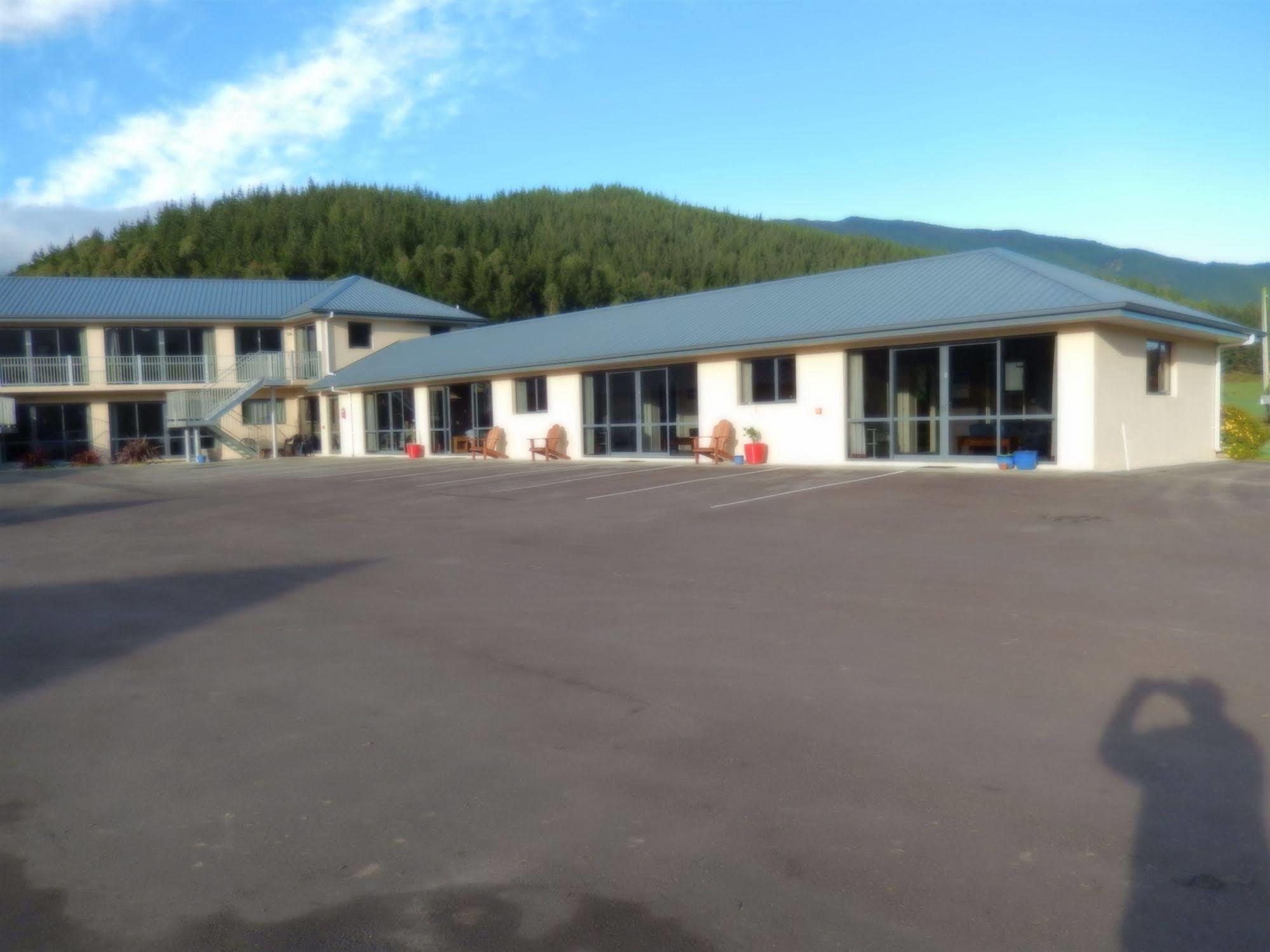 Linkwater Motel And Backpackers Экстерьер фото