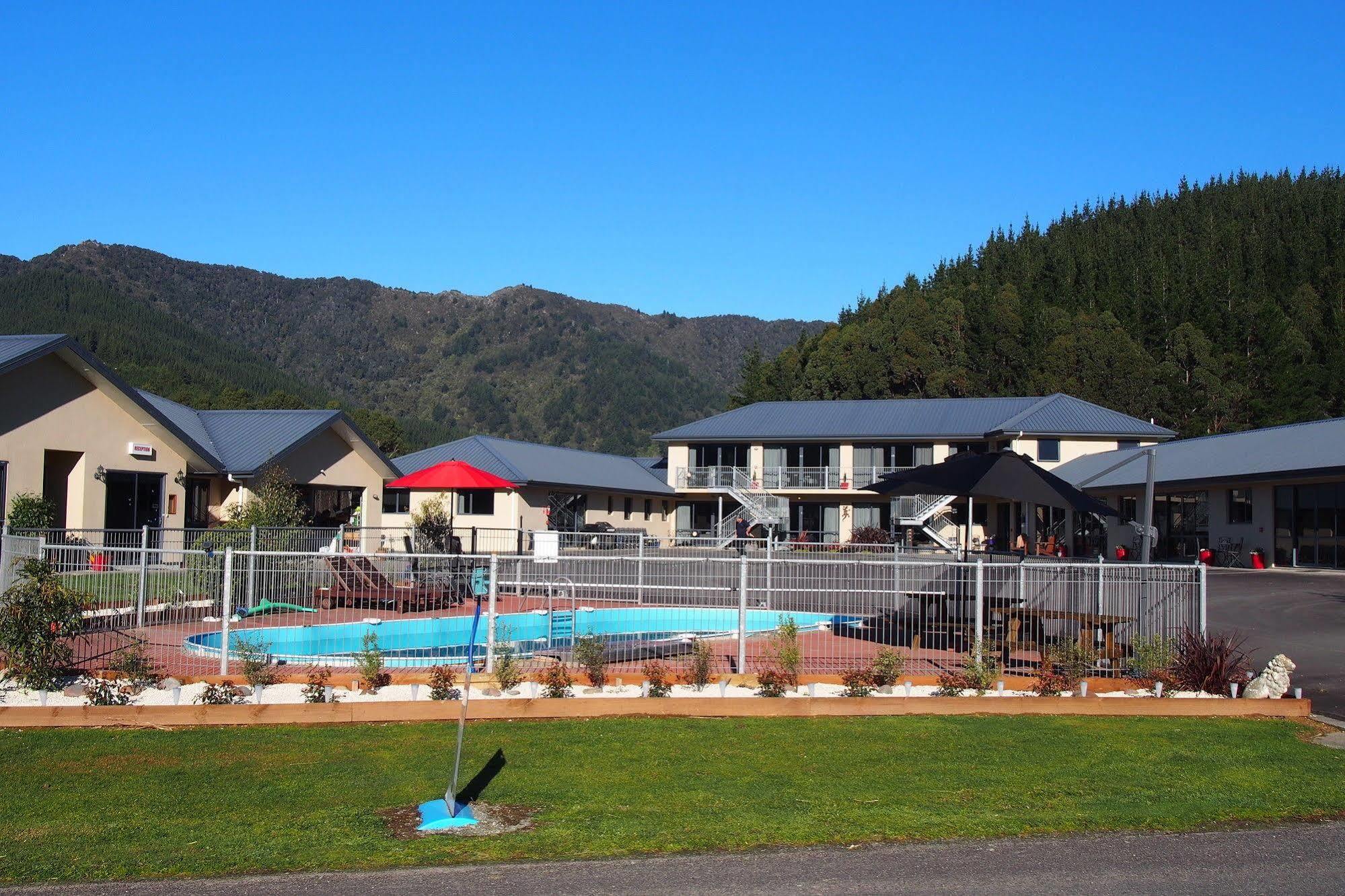 Linkwater Motel And Backpackers Экстерьер фото