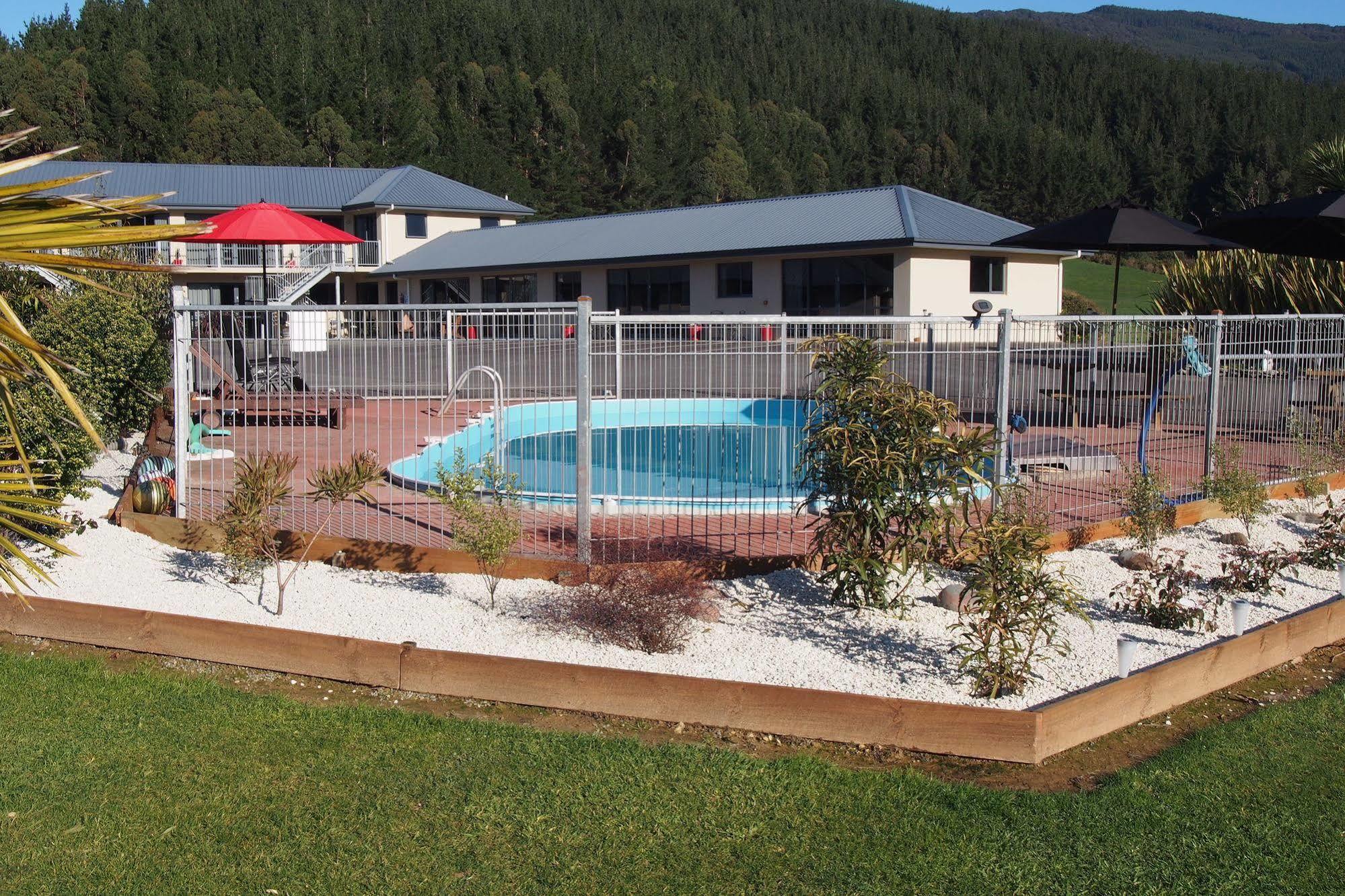 Linkwater Motel And Backpackers Экстерьер фото